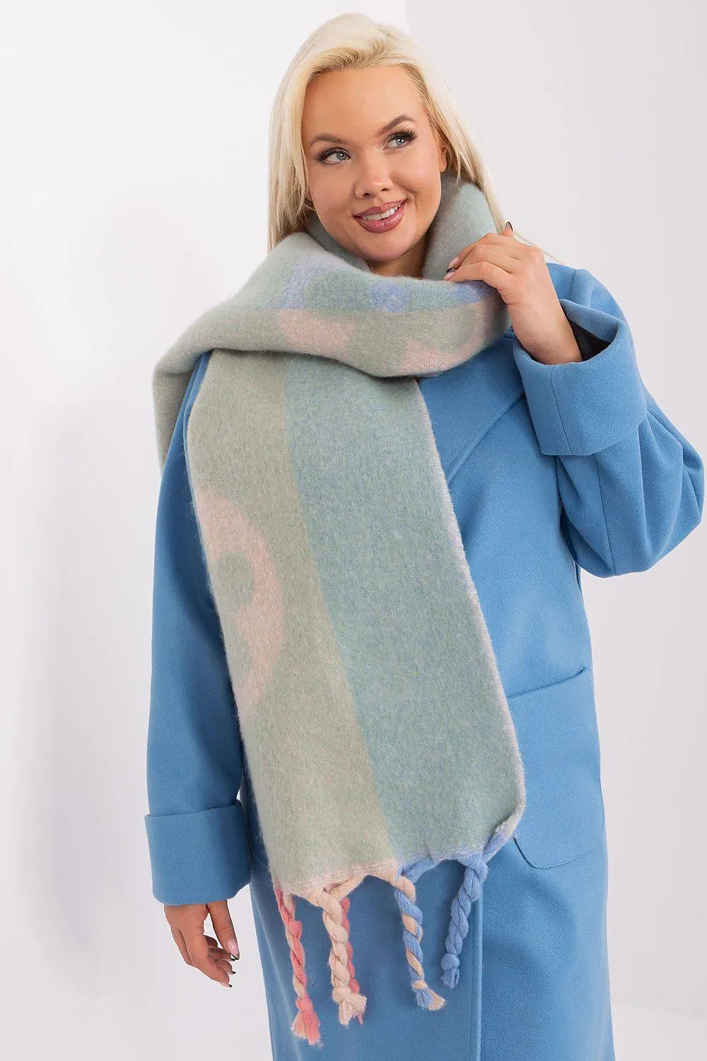 Elegant Autumn Striped Shawl with Charming Tassels