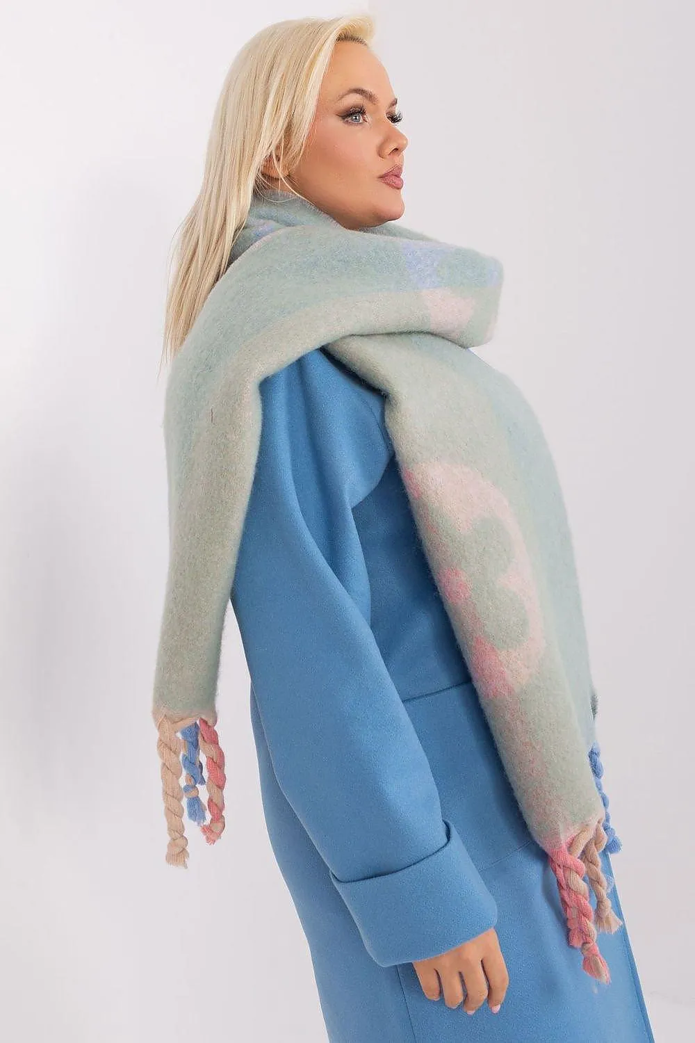 Elegant Autumn Striped Shawl with Charming Tassels