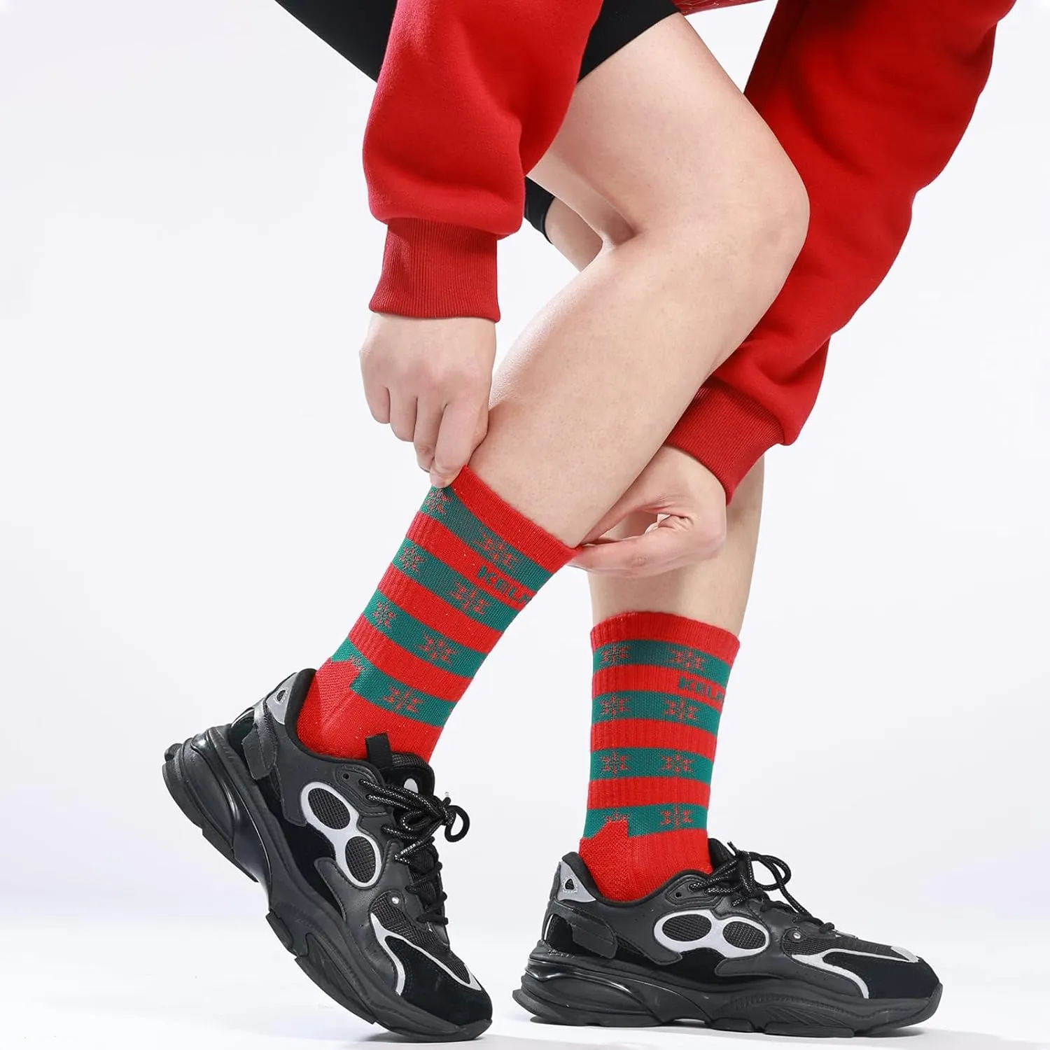 KELME Christmas Edition Sports Socks 3 Pairs Crew Socks Sports Warm Socks for Holiday Gift